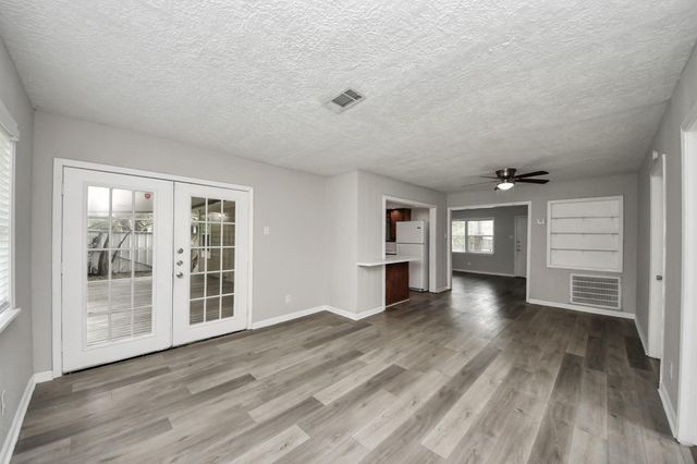 1026 16th Avenue N, Texas City, TX 77590