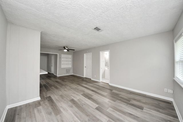 1026 16th Avenue N, Texas City, TX 77590