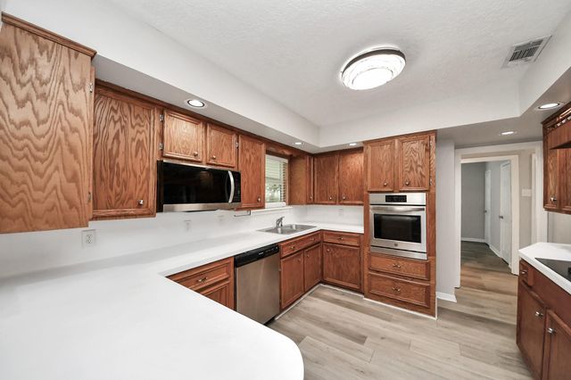 1026 16th Avenue N, Texas City, TX 77590