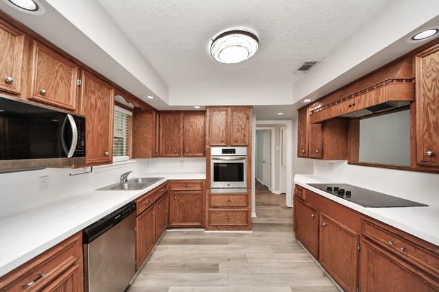 1026 16th Avenue N, Texas City, TX 77590