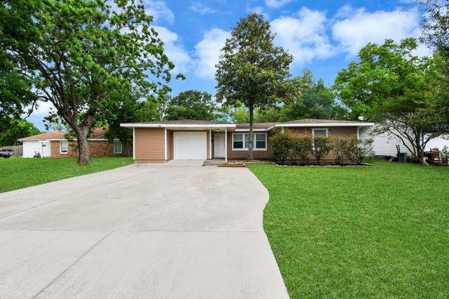 1026 16th Avenue N, Texas City, TX 77590