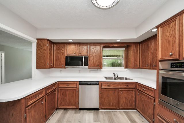 1026 16th Avenue N, Texas City, TX 77590