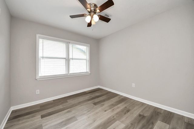 1026 16th Avenue N, Texas City, TX 77590