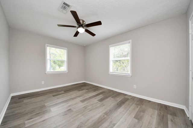 1026 16th Avenue N, Texas City, TX 77590