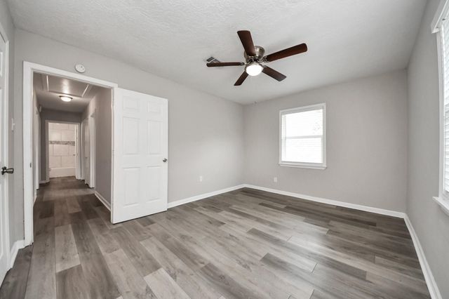 1026 16th Avenue N, Texas City, TX 77590