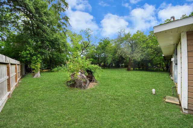 1026 16th Avenue N, Texas City, TX 77590