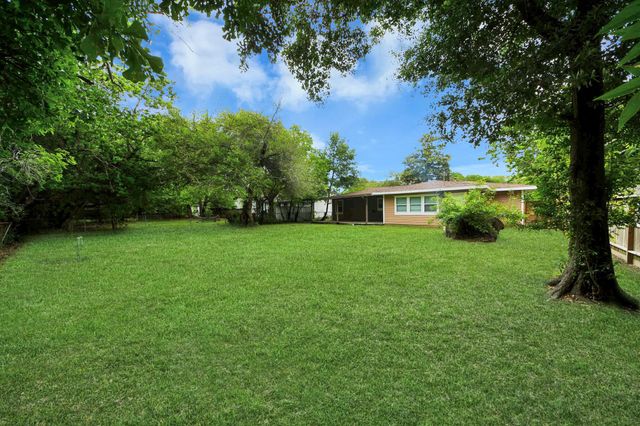 1026 16th Avenue N, Texas City, TX 77590