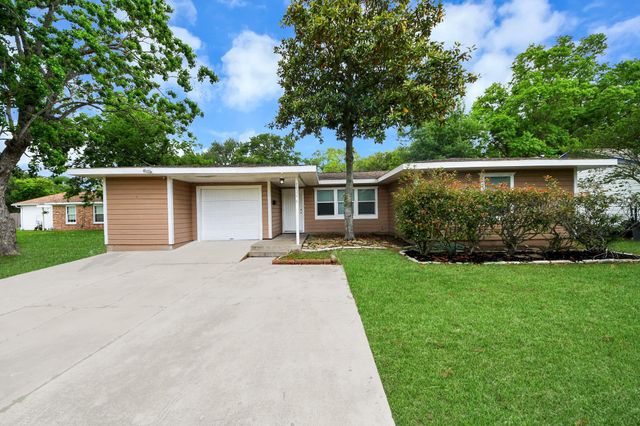 1026 16th Avenue N, Texas City, TX 77590