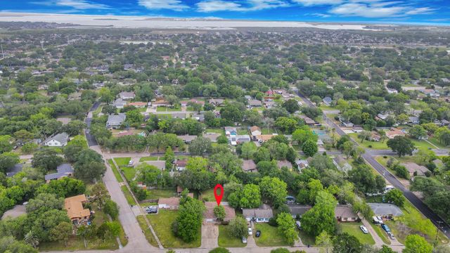 1026 16th Avenue N, Texas City, TX 77590