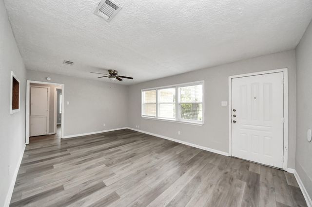 1026 16th Avenue N, Texas City, TX 77590