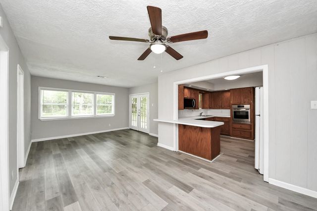 1026 16th Avenue N, Texas City, TX 77590