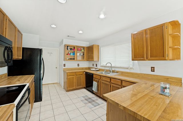 9818 KENBRIDGE DR, San Antonio, TX 78250