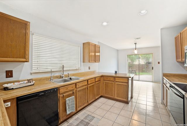 9818 KENBRIDGE DR, San Antonio, TX 78250