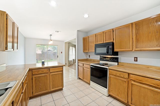 9818 KENBRIDGE DR, San Antonio, TX 78250