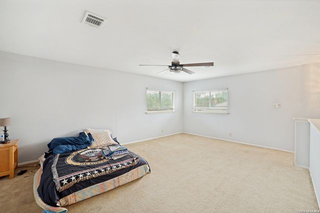 9818 KENBRIDGE DR, San Antonio, TX 78250