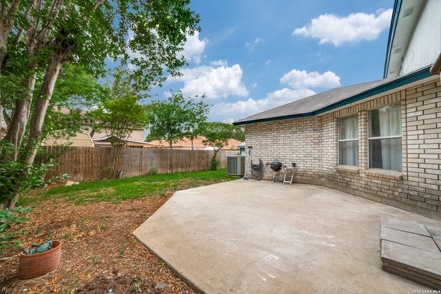 9818 KENBRIDGE DR, San Antonio, TX 78250