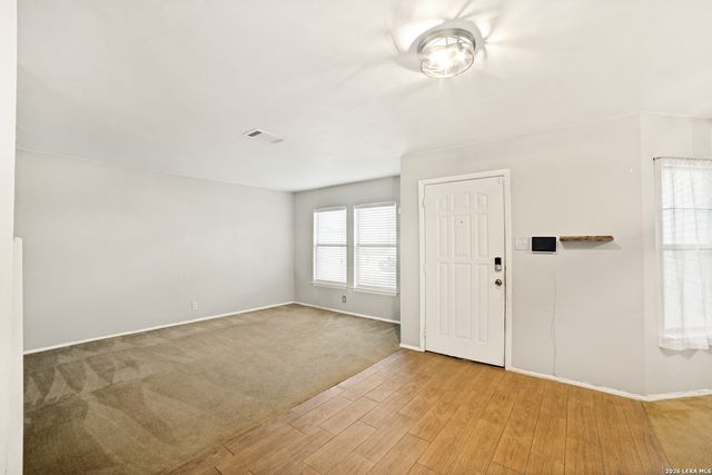 9818 KENBRIDGE DR, San Antonio, TX 78250