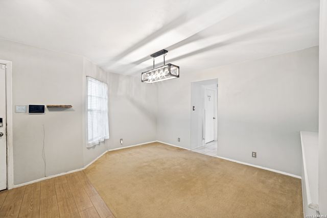 9818 KENBRIDGE DR, San Antonio, TX 78250