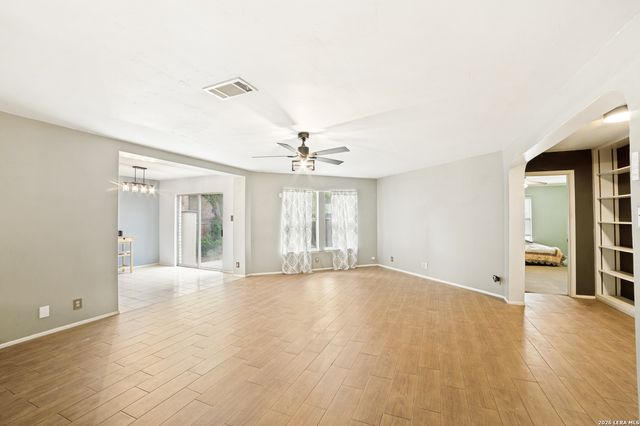 9818 KENBRIDGE DR, San Antonio, TX 78250