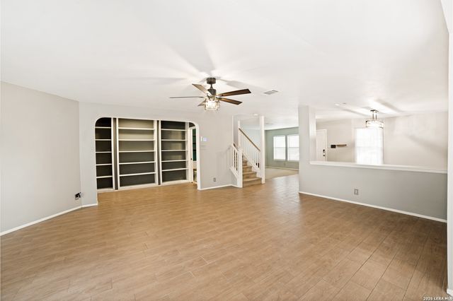 9818 KENBRIDGE DR, San Antonio, TX 78250