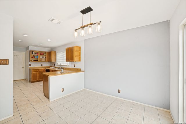 9818 KENBRIDGE DR, San Antonio, TX 78250