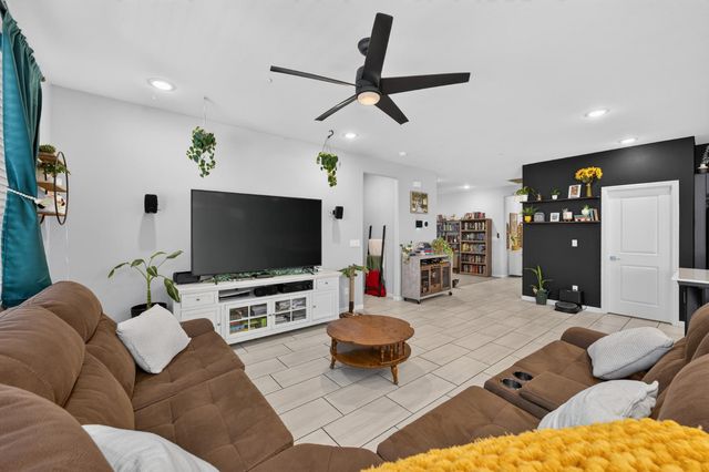 4113 Sussex Avenue, Clovis, CA 93619