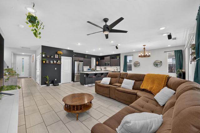 4113 Sussex Avenue, Clovis, CA 93619
