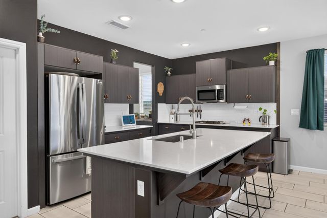 4113 Sussex Avenue, Clovis, CA 93619
