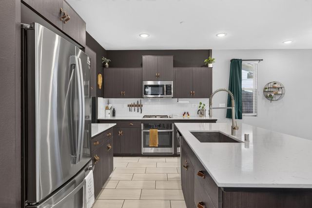 4113 Sussex Avenue, Clovis, CA 93619