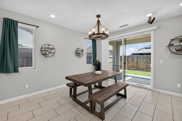 4113 Sussex Avenue, Clovis, CA 93619