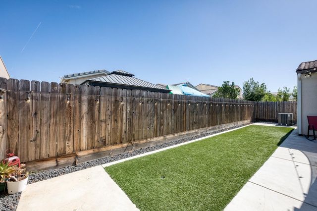 4113 Sussex Avenue, Clovis, CA 93619