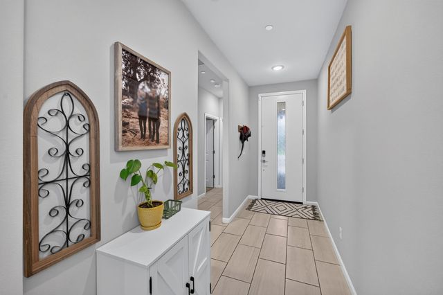 4113 Sussex Avenue, Clovis, CA 93619