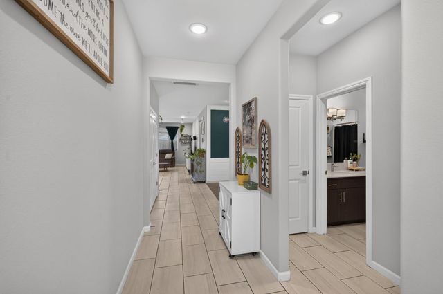 4113 Sussex Avenue, Clovis, CA 93619