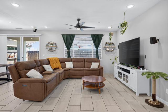 4113 Sussex Avenue, Clovis, CA 93619
