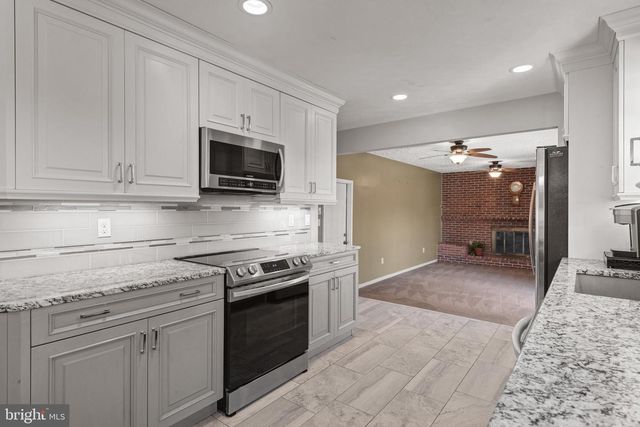 52 THORNWOOD RD, Harrisburg, PA 17112