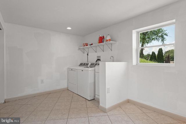 52 THORNWOOD RD, Harrisburg, PA 17112