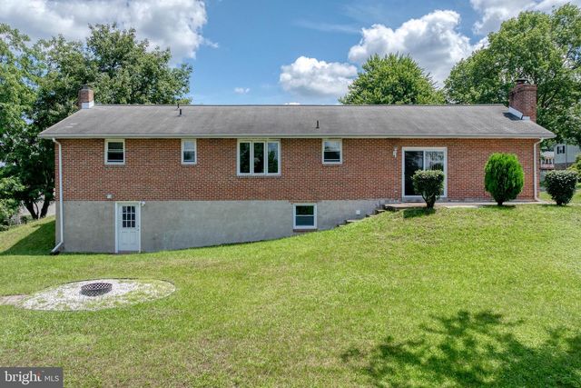 52 THORNWOOD RD, Harrisburg, PA 17112