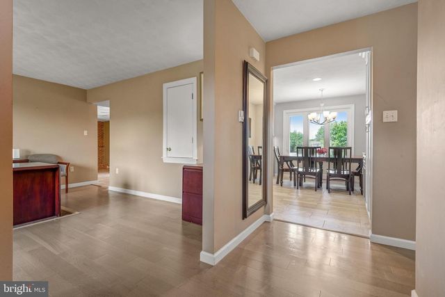 52 THORNWOOD RD, Harrisburg, PA 17112