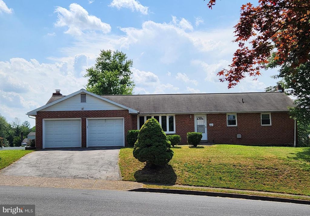 52 THORNWOOD RD, Harrisburg, PA 17112