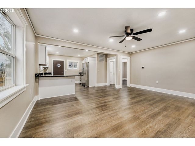 5715 N HOUGHTON St, Portland, OR 97203