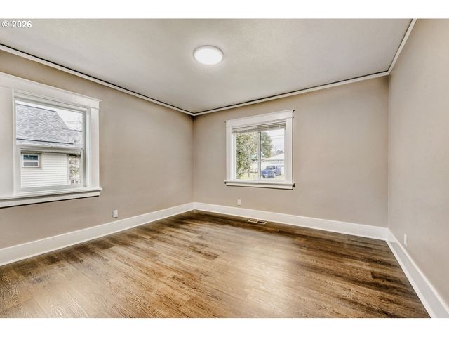 5715 N HOUGHTON St, Portland, OR 97203