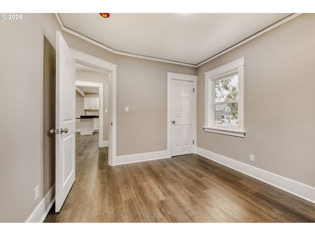 5715 N HOUGHTON St, Portland, OR 97203