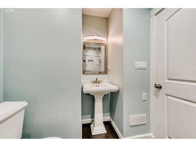 5715 N HOUGHTON St, Portland, OR 97203