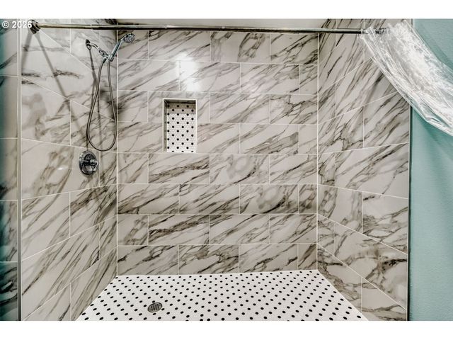 5715 N HOUGHTON St, Portland, OR 97203