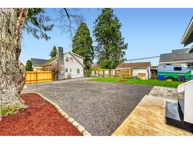 5715 N HOUGHTON St, Portland, OR 97203