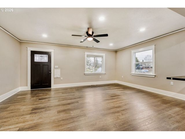 5715 N HOUGHTON St, Portland, OR 97203