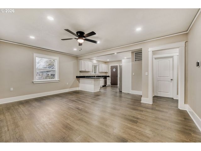 5715 N HOUGHTON St, Portland, OR 97203