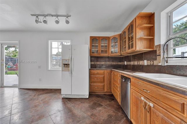 9750 SW 74th St, Miami, FL 33173