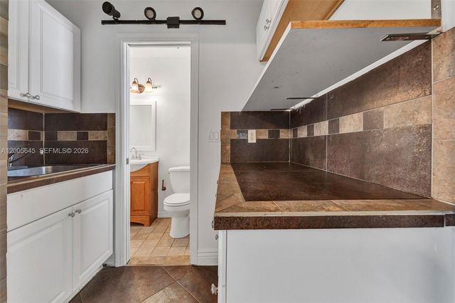 9750 SW 74th St, Miami, FL 33173