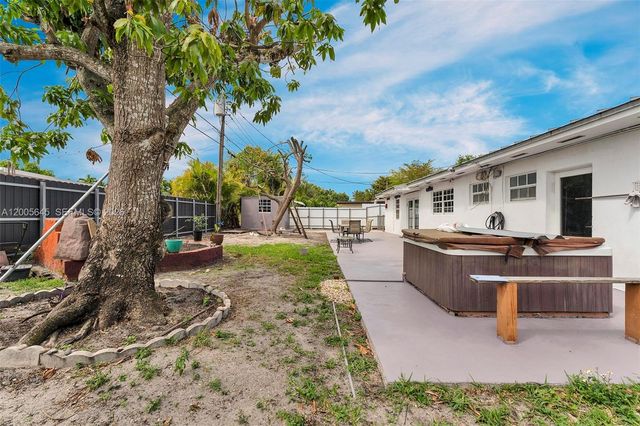 9750 SW 74th St, Miami, FL 33173